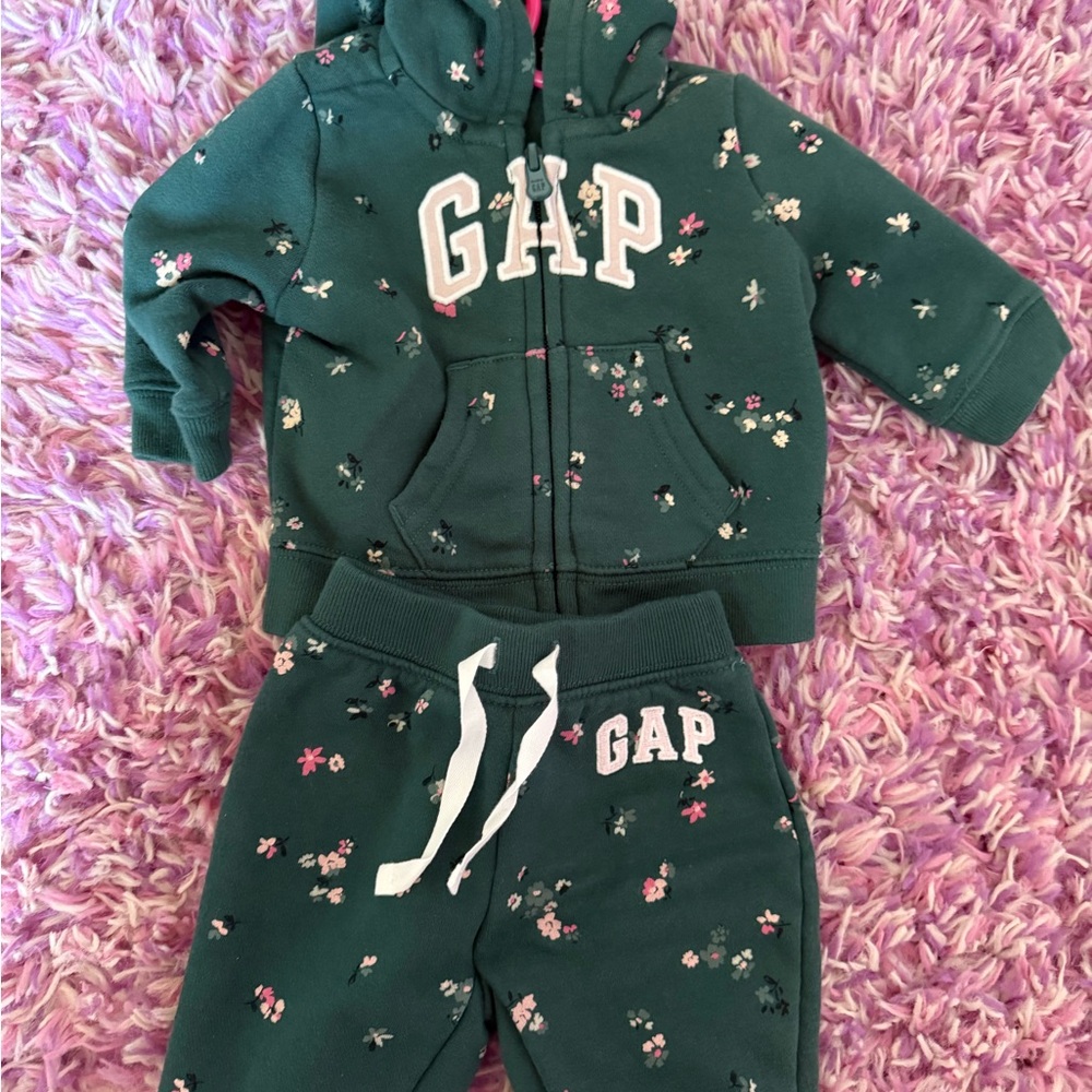 BABY GAP sweat suit